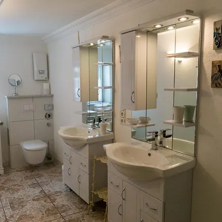 斯多辰法尔布公寓 3*