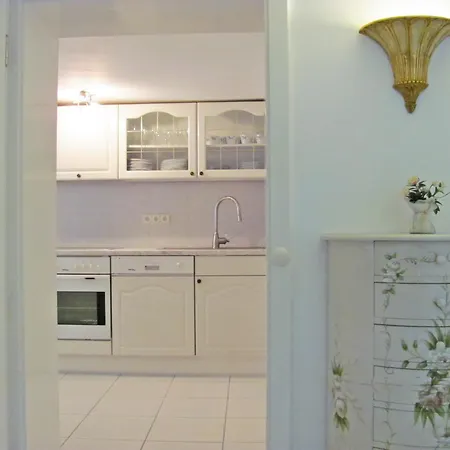 斯多辰法尔布公寓 3*